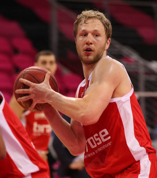 篮下空间的 篮下空间的