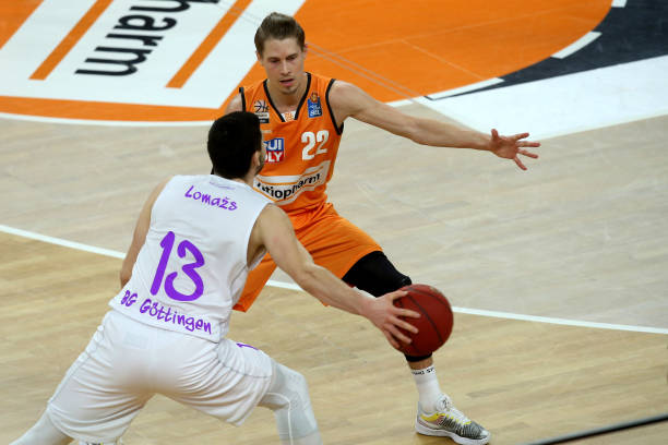 对比赛的 对比赛的